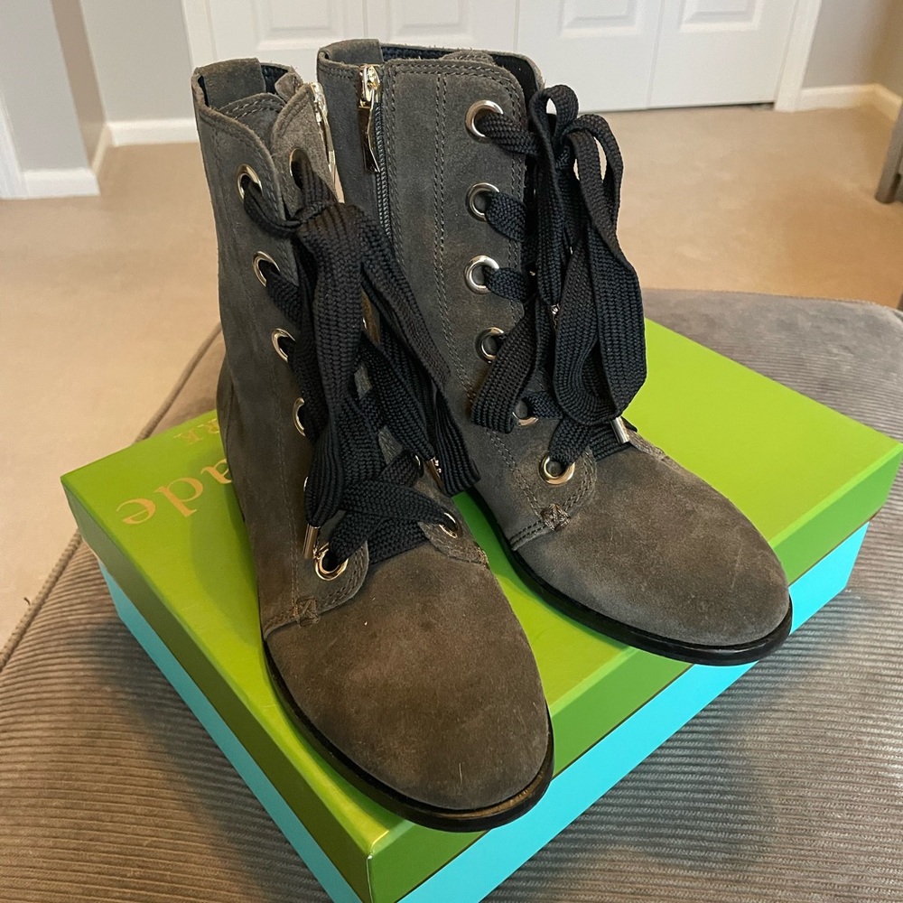 Kate Spade Raquel olive green cow suede size 7 1/2. Only worn once